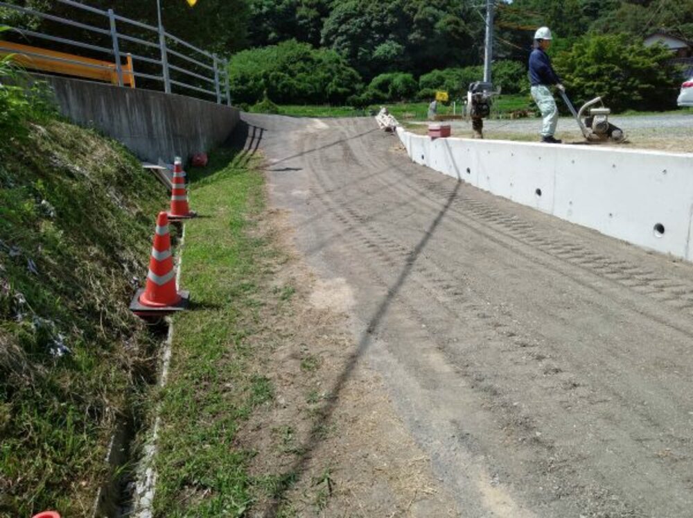 解体・進入路工事