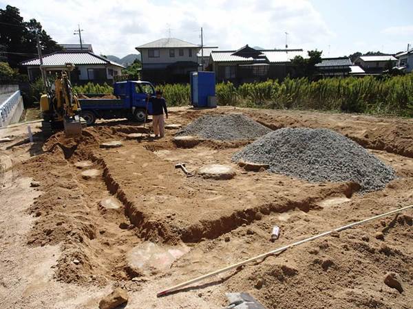 基礎工事着手