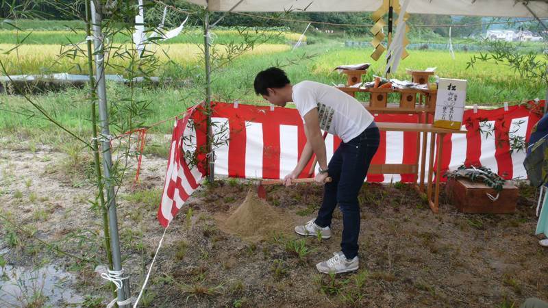 地鎮祭　鍬入れの儀