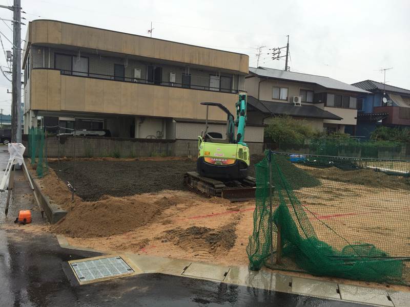 基礎工事始まります